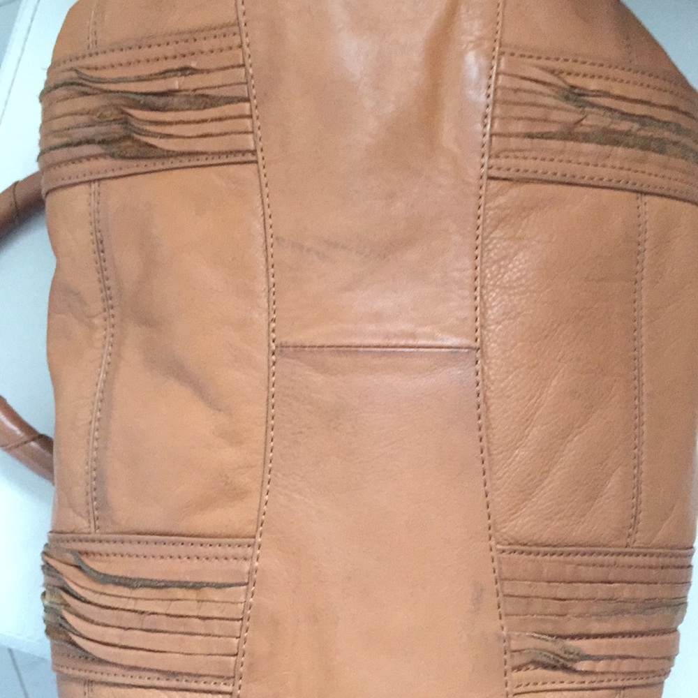 Tahari 100% leather satchel - Picture 4 of 7
